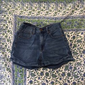 American eagle mom shorts 💫worn once size 2